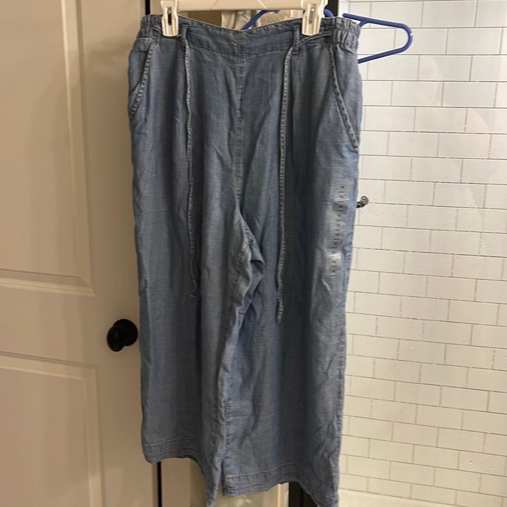 New with tags, American Eagle chambray Shrug pants